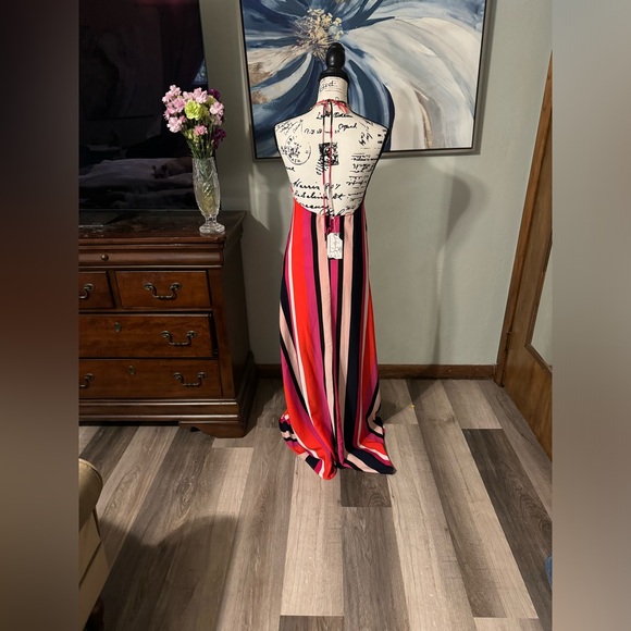 Bright & Beautiful! Vici Backless, Halter Dress with Slimming Vertical Lines - Picture 3 of 11